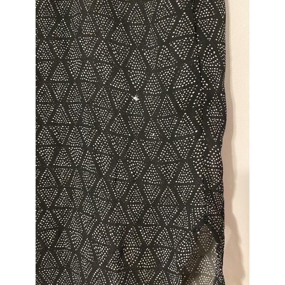 H&M Size 6 Blouse Black Sleeveless Button Sheer Chiffon Great with Leggings - Picture 4 of 7